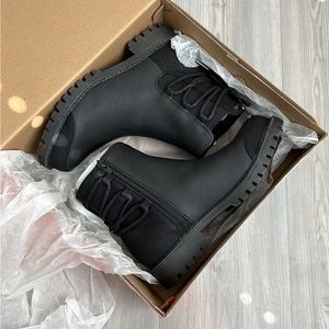 Roxy Boots NIB